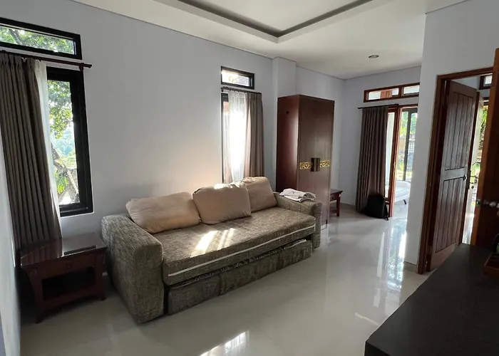 Mandhasativa Homestay